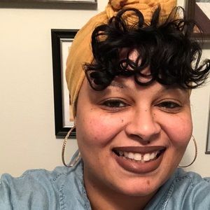 Meet your Posher, Crystal